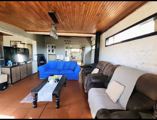 3 BEDROOM HOUSE FOR SALE IN CAPITAL PARK